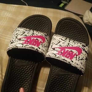 Nike slides barelly worn